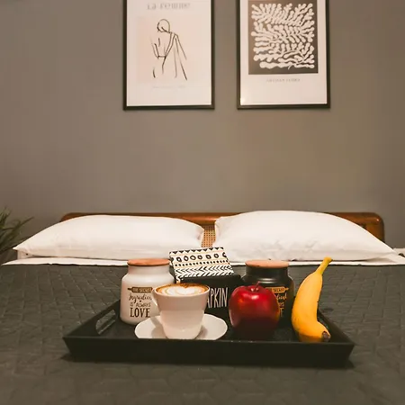 Unique Central ラリサ