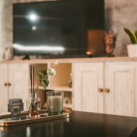 Unique Central * ラリサ