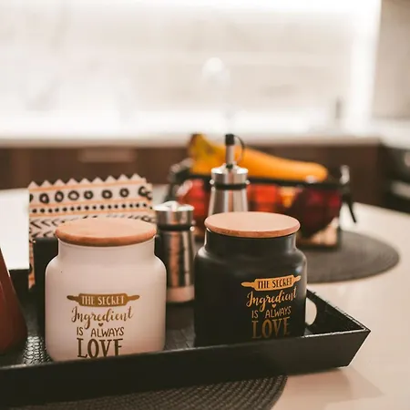 Unique Central アパート