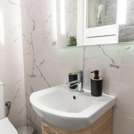 Unique Central アパート *