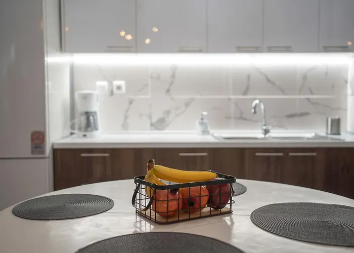 Unique Central * Larissa