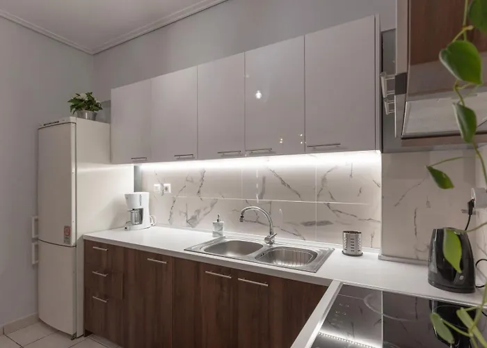 Unique Central * Larissa